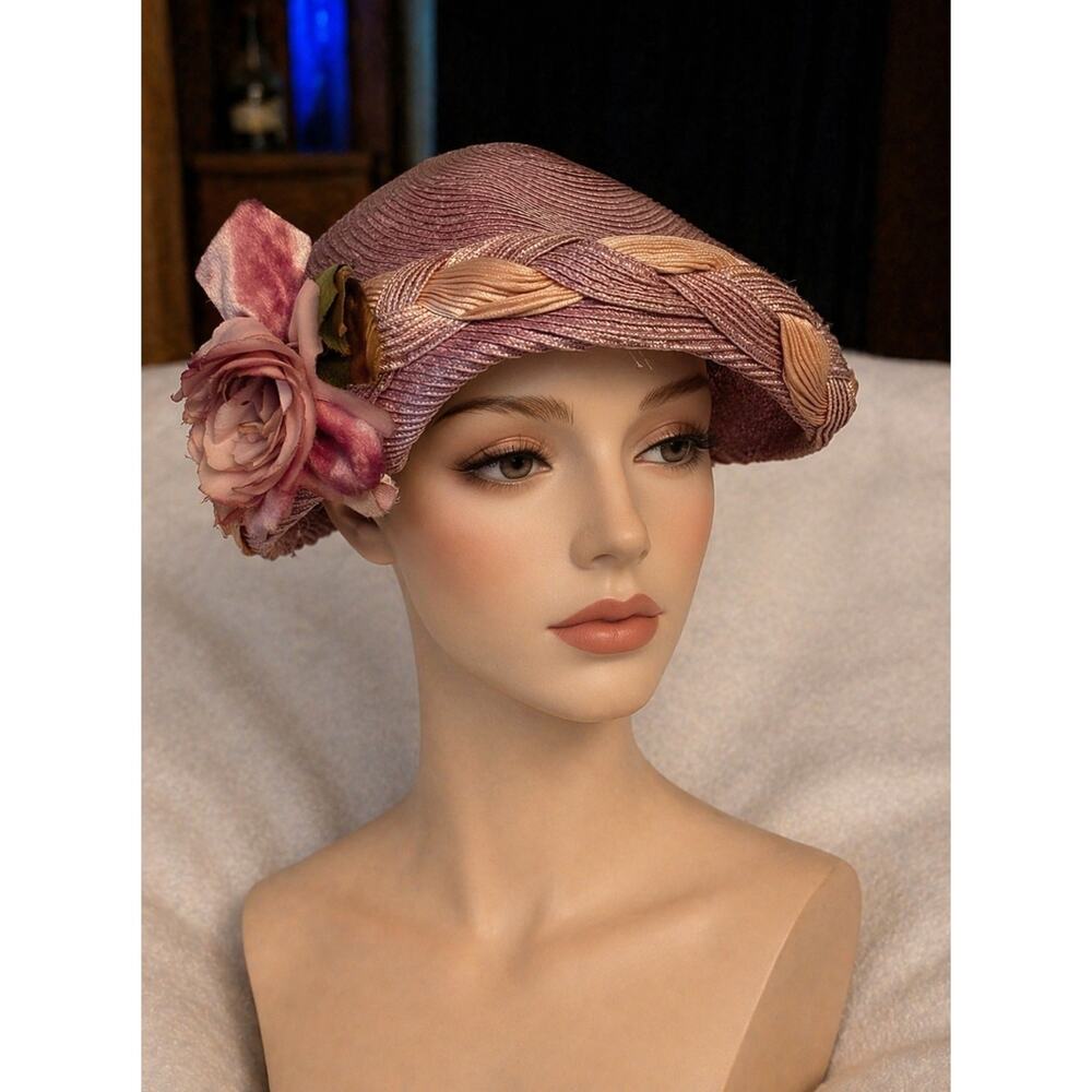Vintage 1940/1950s Art Deco Mauve StrawHat With Flower Braid Detail